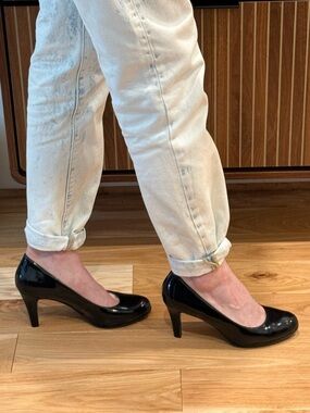 Naturalizer Black Patent Pumps Low Heel Comfort Shoes Size 7.5